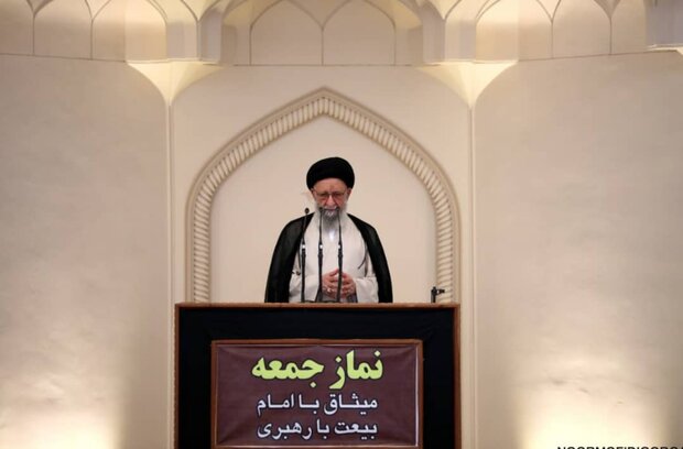 امام (ره) کشور را از حلقوم آمریکا بیرون کشید