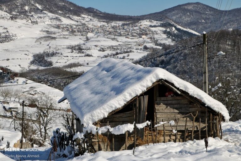 برف مهمان مناطق کوهستانی گلستان/ دما ۸ درجه کاهش می یابد