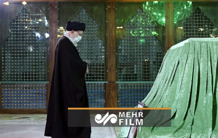 حضور رهبر انقلاب در مرقد مطهر امام خمینی(ره)