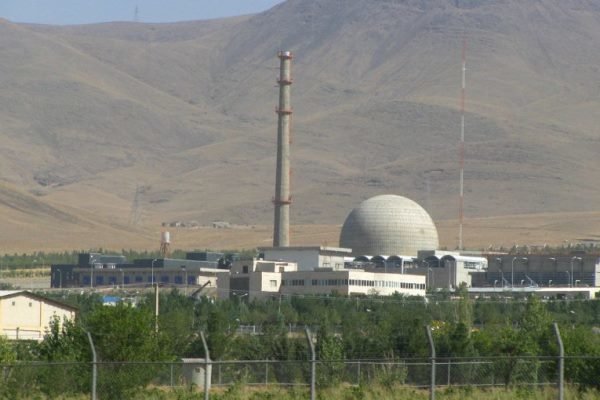 ماکرون خواستار مشارکت عربستان و اسرائیل در بحث هسته ای ایران شد