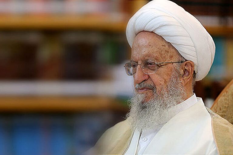 ماجرای عبارت آیتالله مکارم شیرازی بر کفن حاجقاسم سلیمانی