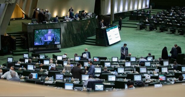 اموال و سهام دولت در شرکتها و صندوقها باید واگذار شود