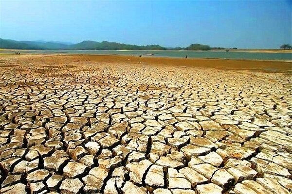 منابع زیر زمینی لرستان آب رفت/ آبیاری فضای سبز با آب شرب!
