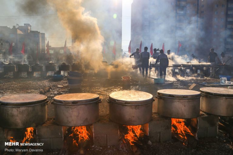 پخت ۷۲ دیگ غذای نذری به مناسبت روز مادر در بجنورد