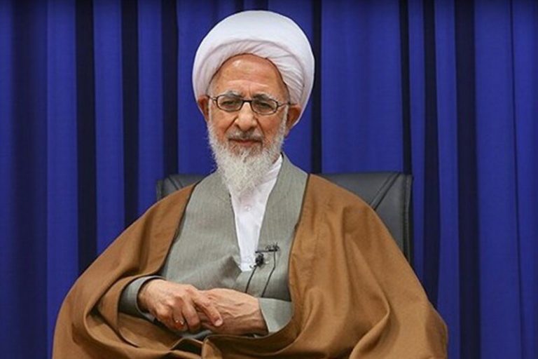 حوزه های علمیه باید طلبه هایی همچون امام خمینی (ره) تربیت کند