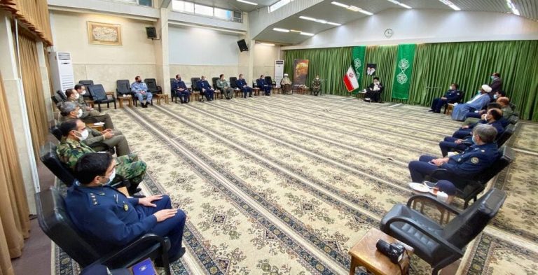 جوانان به دلیل شرایط سخت اقتصادی نیمه خالی لیوان را می بینند