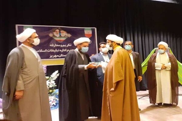 «مومن» رئیس تبلیغات اسلامی مهریز شد