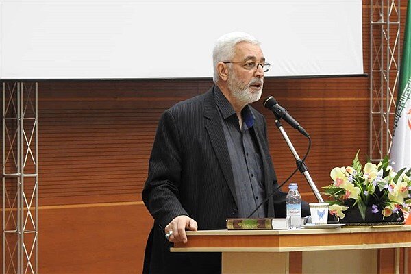 استفاده از ظرفیتهای دانشگاه آزاد اسلامی برای شناخت ابعاد انقلاب