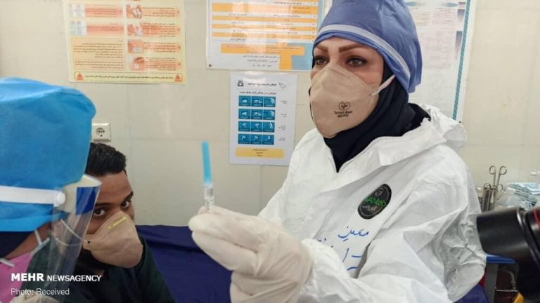 واکسیناسیون سالمندان علیه کرونا آغاز شد