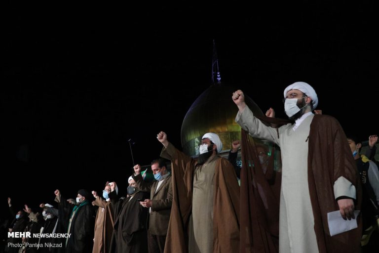 جشن پیروزی انقلاب اسلامی در کنار خانواده شهدای فاطمیون