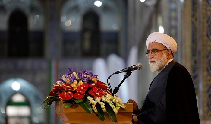 کسانی که دائم بر طبل ناامیدی میکوبند در میدان دشمن بازی میکنند