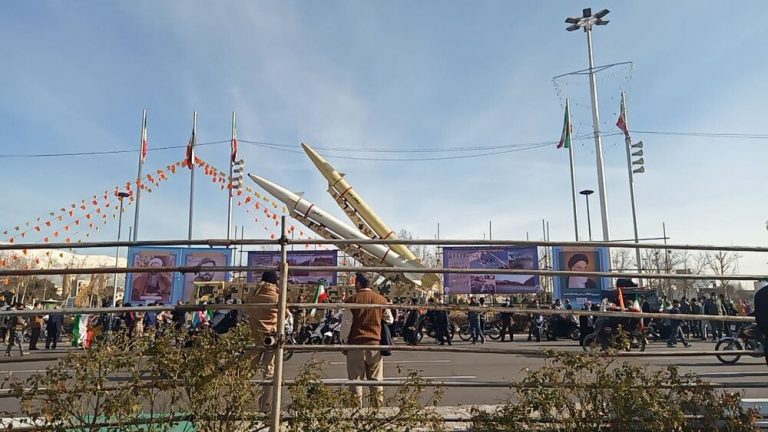 موشک های بالستیک در میدان آزادی به نمایش درآمدند