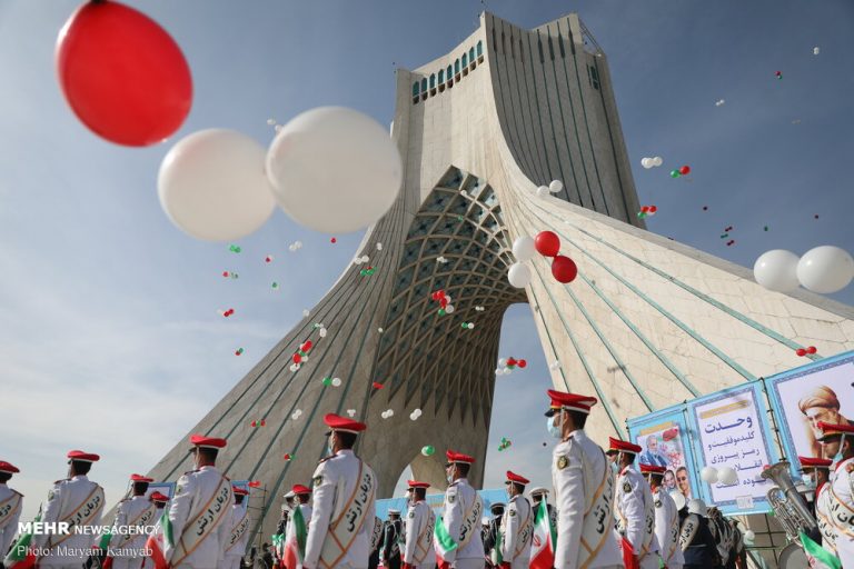 راهپیمایی سالگرد پیروزی انقلاب اسلامی در میدان آزادی