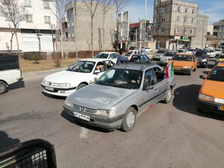 حضور پرشور مردم تاکستان در راهپیمایی خودرویی 22 بهمن