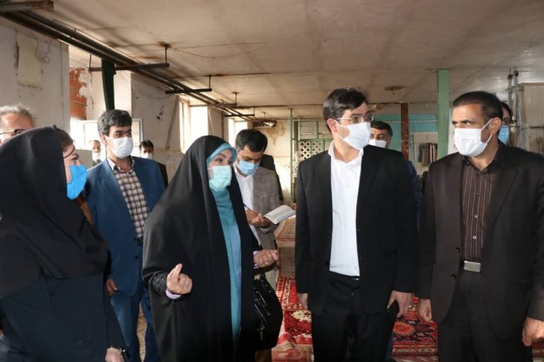 مواد اولیه بافندگان فرش به صورت داخلی تأمین میشود