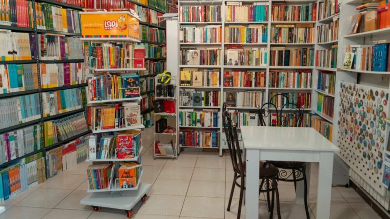 کتابفروشیهای محلی شاهرگ حیاتی فرهنگ/ در بحران کرونا حمایت نشدیم