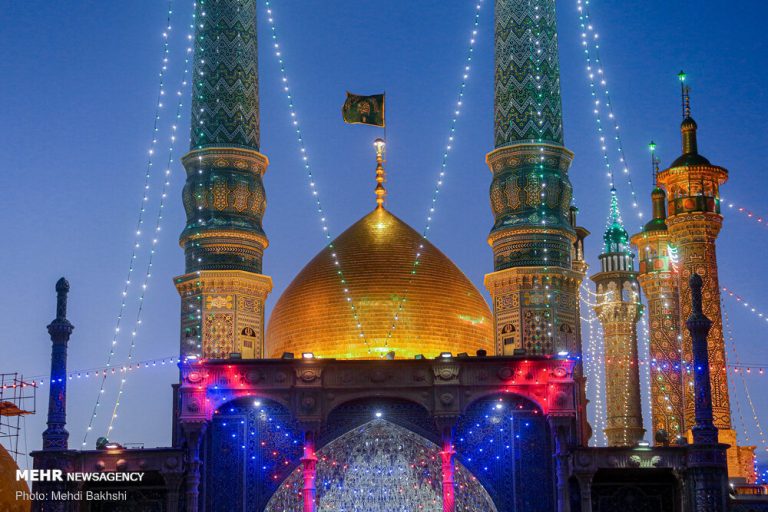 حال و هوای حرم کریمه اهل بیت(ع) در شب میلاد امیرالمومنین(ع)