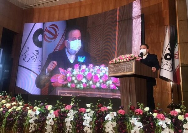 فولاد مبارکه قربانی رقابتهای سیاسی نشود