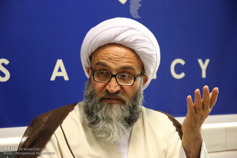 بیبصیرتها «رشته تواصی» را قطع میکنند/خواص به وظایفشان عمل کنند