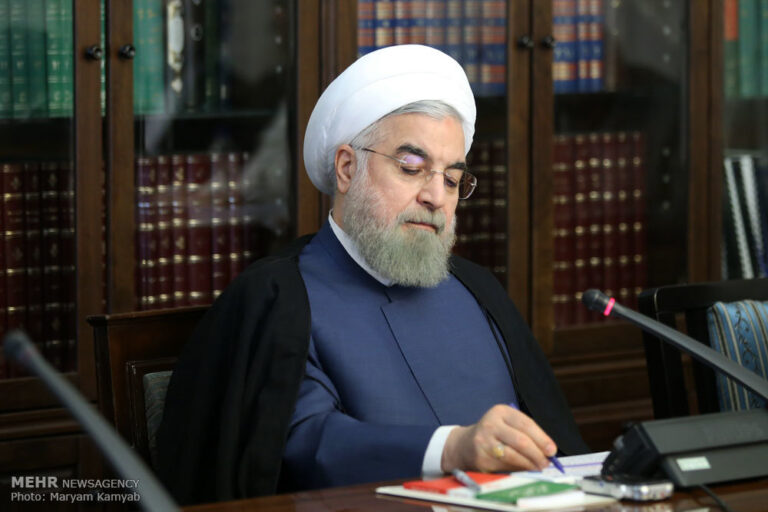 روحانی برای نخست وزیر پاکستان آرزوی سلامت و بهبودی کرد