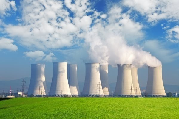آلمان تمام نیروگاههای هستهای خود را تعطیل میکند