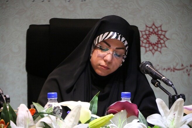 آقایان! در مدیریت فضای مجازی غربگرا باشید