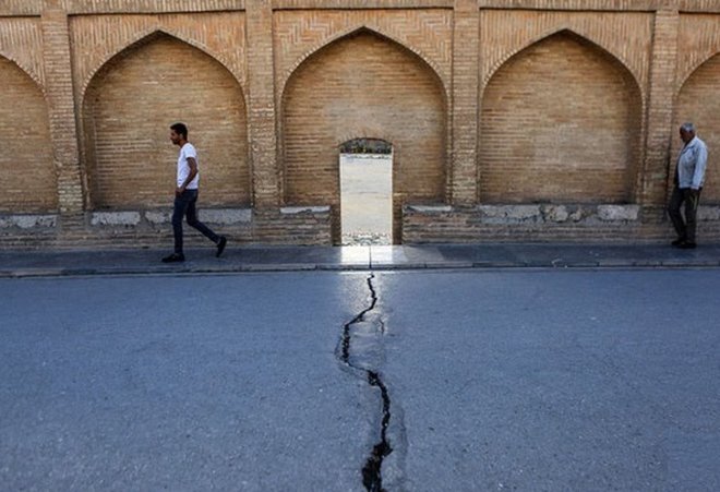 نرخ فرونشست اصفهان ۲۰ سانتیمتر است / ثبت ۱۲۱ روز هوای ناسالم