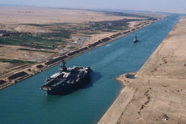 کانال «سوئز» همچنان مسدود است/ تداوم تلاشها برای بازگشایی کانال