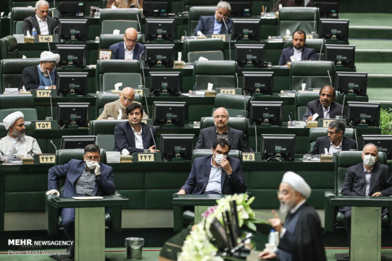 نگاهی به سه چالش اصلی دولت و مجلس/ استنکافهایی در برابر قانون