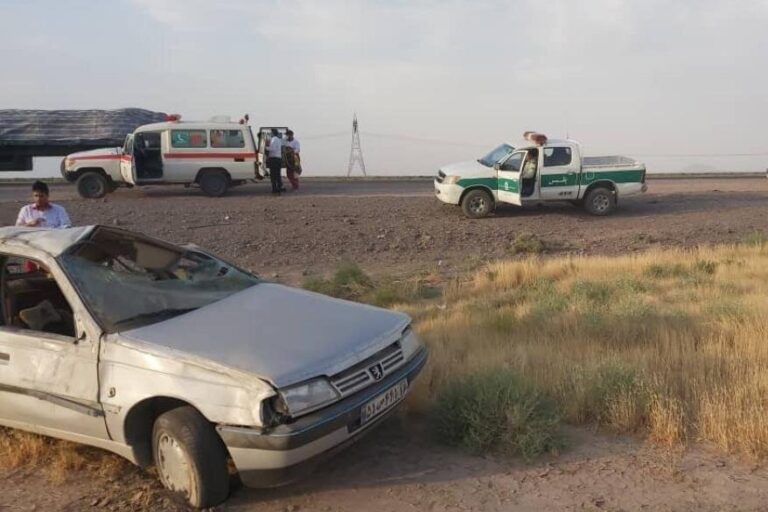 واژگونی خودرو در زنجان حادثه ساز شد