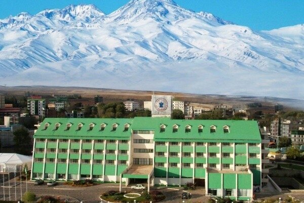 آبگرمها و هتلهای اردبیل با رعایت پروتکلهای بهداشتی باز هستند