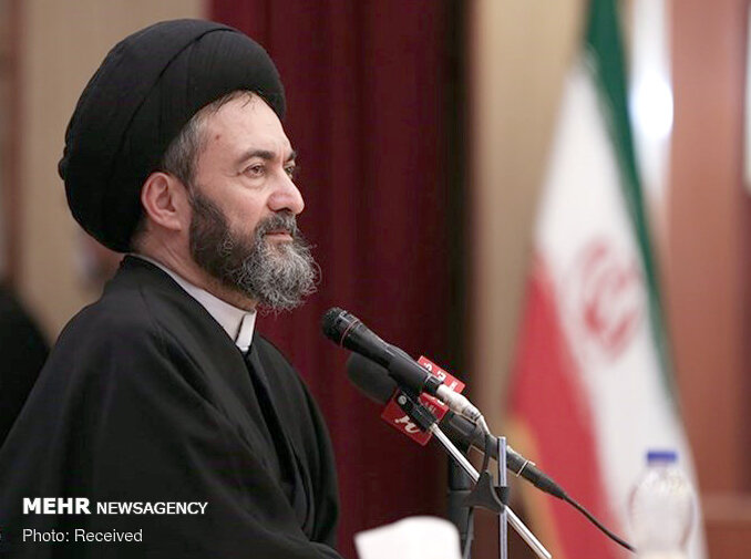 مراکز فرهنگی در احیای غرور ملی و دینی وارد میدان شوند
