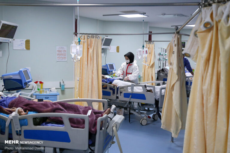 پرستاران مجاهدان فداکار عرصه سلامتی در جامعه هستند