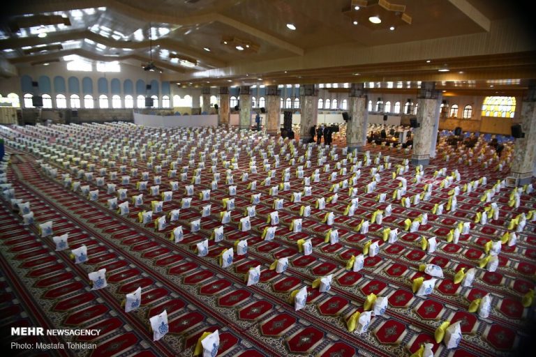 توزیع هزار و ۱۵۰ بسته معیشتی اهدایی آیت الله مکارم در سی سخت