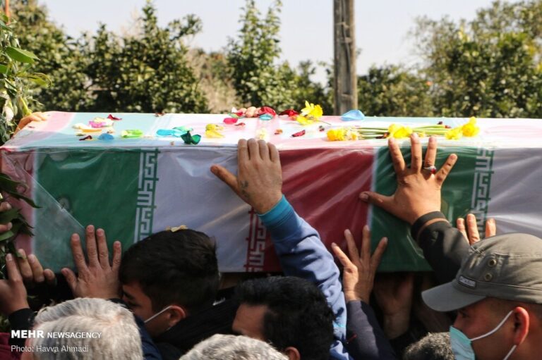 پیکر شهید مدافع حرم پس از ۷ سال در پاکدشت تشییع شد