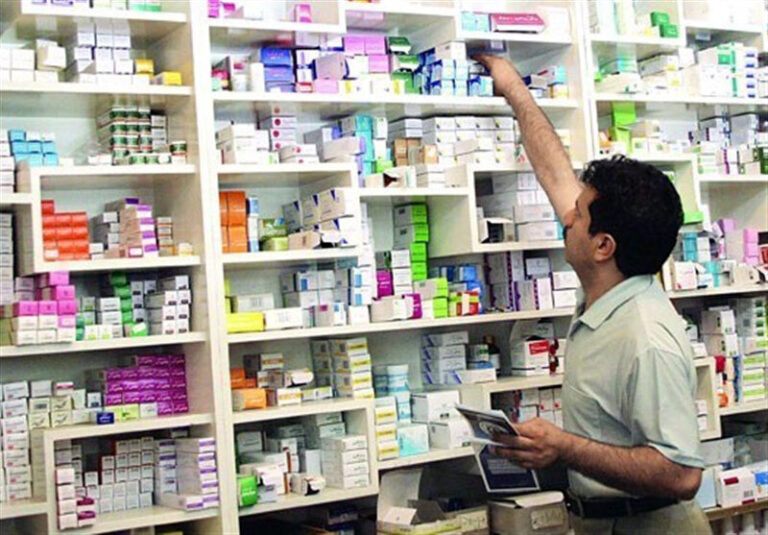 درخواست انجمن داروسازان از رئیس جمهور/ماجرای مجوز داروخانه ها