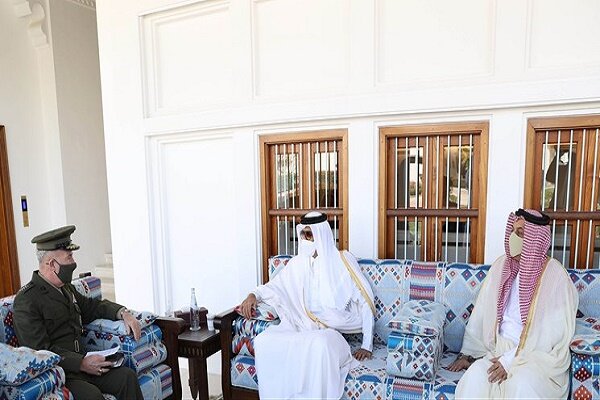 فرمانده تروریستهای «سنتکام» با امیر قطر دیدار کرد