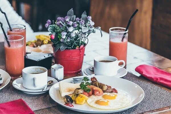بهترین زمان خوردن صبحانه و ۵ خوراکی برای کاهش وزن در این وعده
