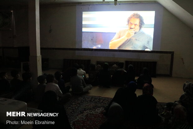 اکران فیلم سینمایی برای نوجوانان حاشیهنشین در کرمانشاه