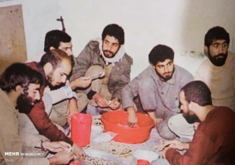 عذرخواهی حاجقاسم از مردم پشت تریبون/ گفت این تعاریف برای شهداست