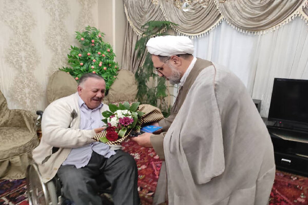 جانبازان مدال افتخار کشور هستند