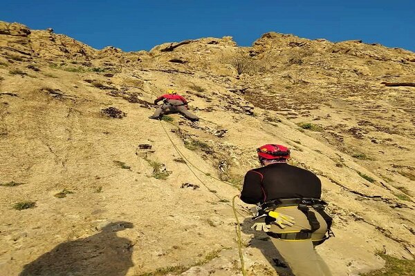 جوان گرفتار شده در کوههای هلشی کرمانشاه نجات یافت