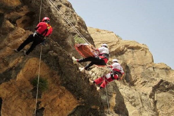 کوهنوردان گرفتارشده در سنقر نجات یافتند