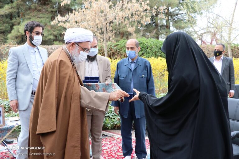 دیدار تولیت آستان قدس رضوی با جوانان نخبه کشور