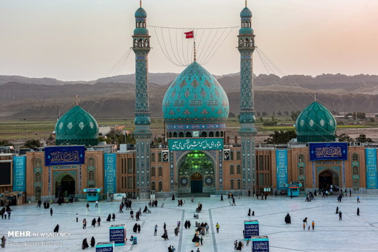 مسجد مقدس جمکران در آستانه نیمه شعبان
