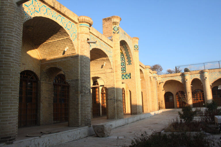 سراهای بازار تاریخی زنجان به کارگاههای صنایعدستی تبدیل می شوند