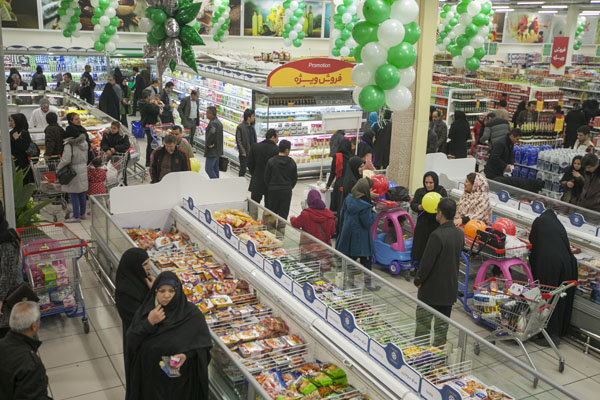 عرضه مرغ قطعهبندی شده در فروشگاههای زنجیرهای همچنان متوقف است