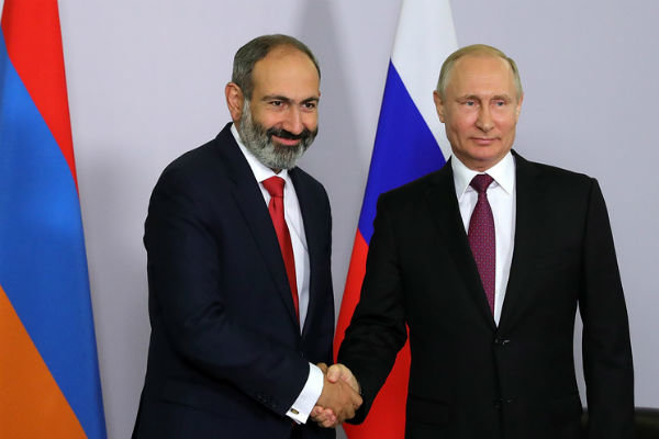 پوتین و پاشینیان گفتگو کردند