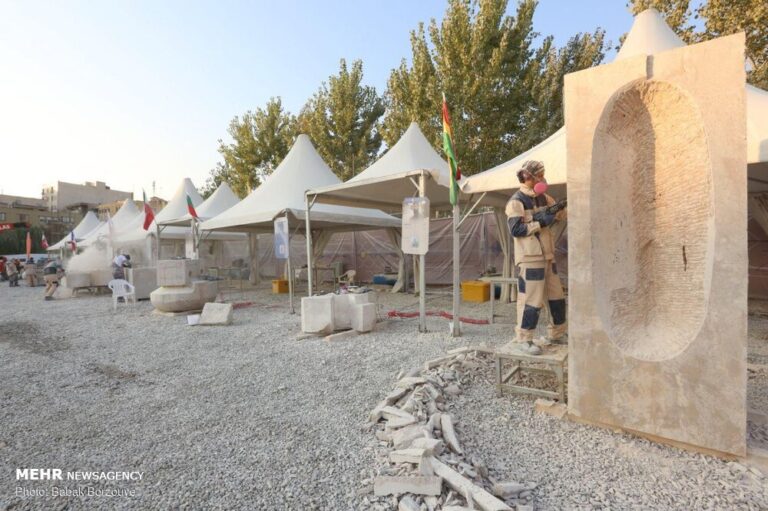 سمپوزیوم مجسمه سازی در پردیسان کرمان