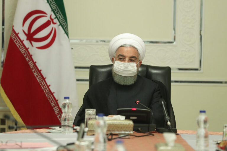 آرامش روانی جامعه را در موج چهارم کرونا با مواضع تند مختل نکنیم